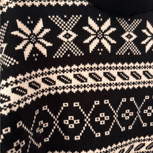 Joe Fresh Apres Ski turtleneck sweater - Picture 3 of 4